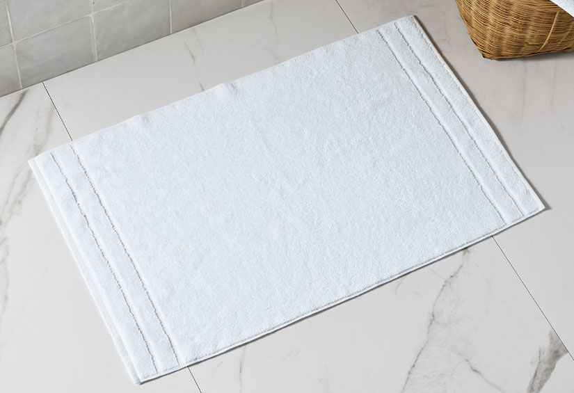 https://www.shopfourpoints.com/images/products/lrg/four-points-bath-mat-FP-321-MAT-CAMBORDER-WHITE_lrg.jpg