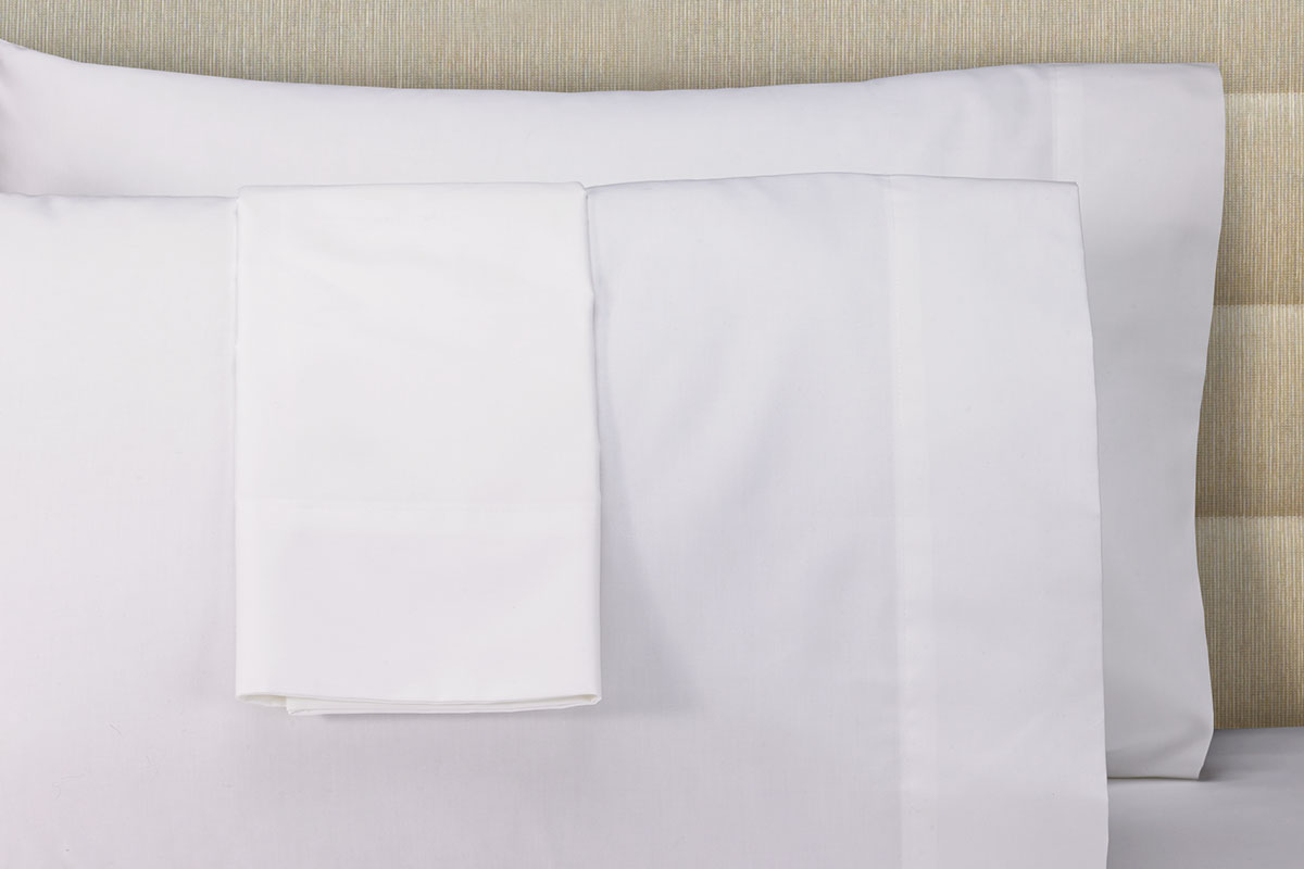 Classic White Bed & Bedding Set - Luxury Linens, Bedding, Home Fragrance,  and More From The Ritz-Carlton