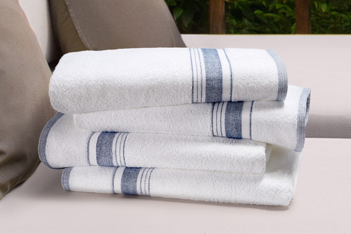 https://www.shopfourpoints.com/images/products/xlrg/four-points-pool-towel-FP-322-01-02-01_xlrg.jpg